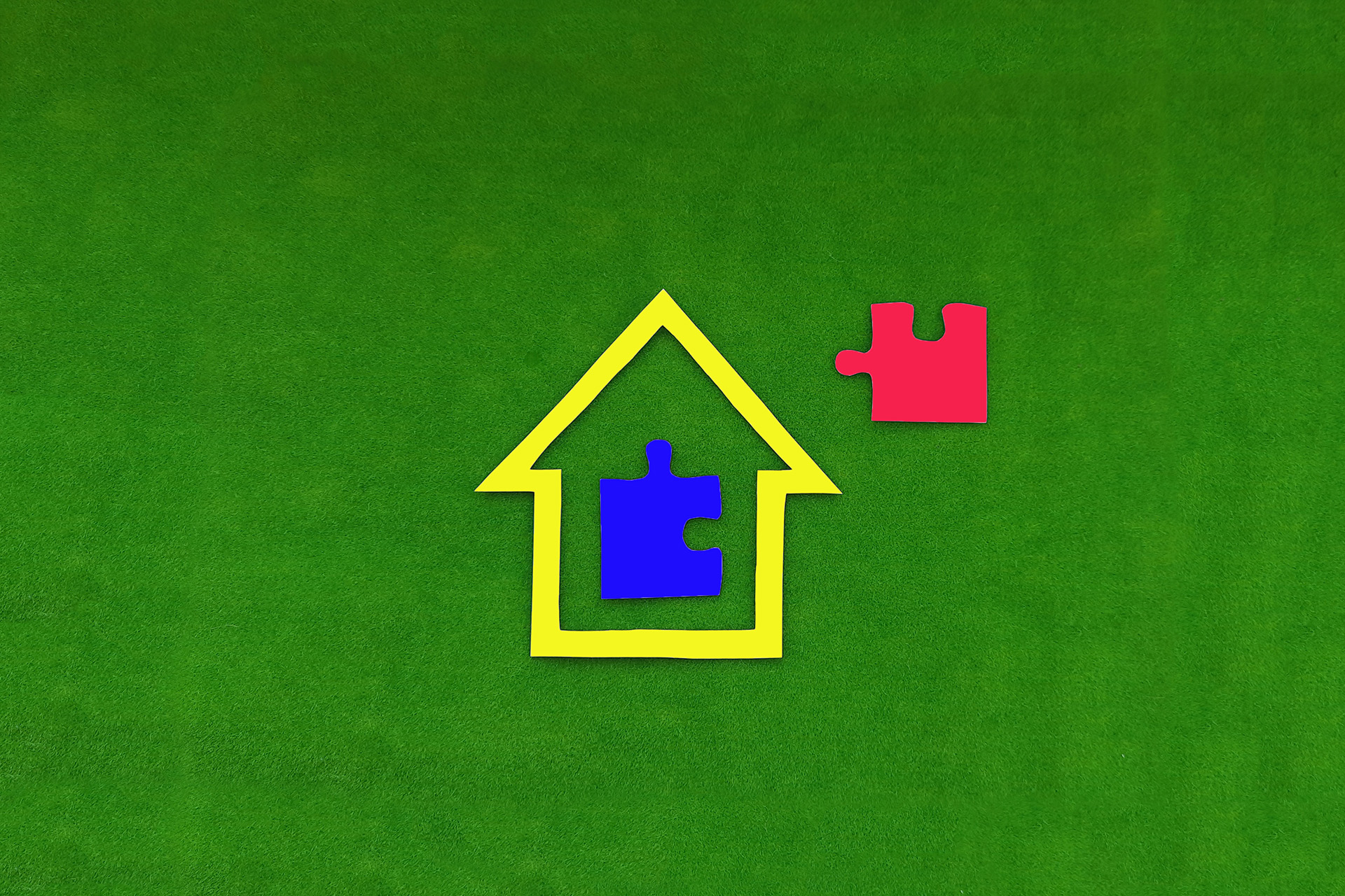 A house icon with 2 jigsaw puzzles, symbolising how veterans can get help with buying a home in Scotland through Shared Ownership schemes.